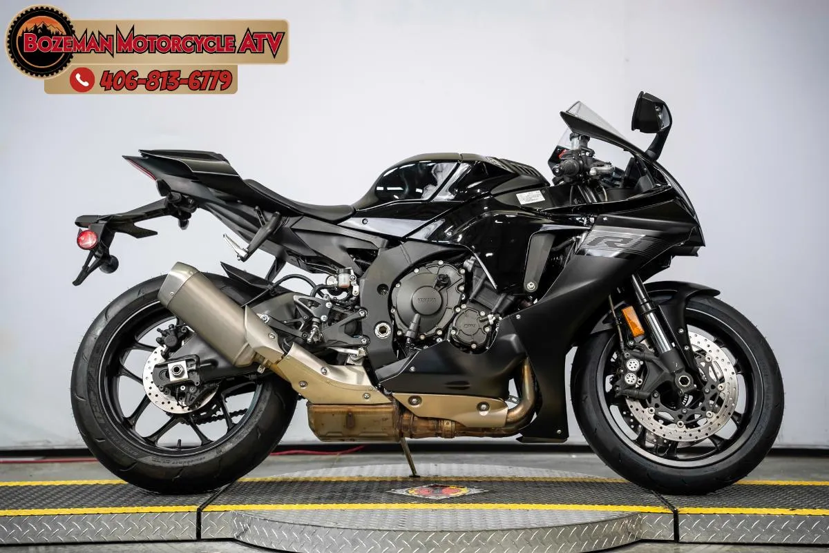 2021 YAMAHA YZF-R1