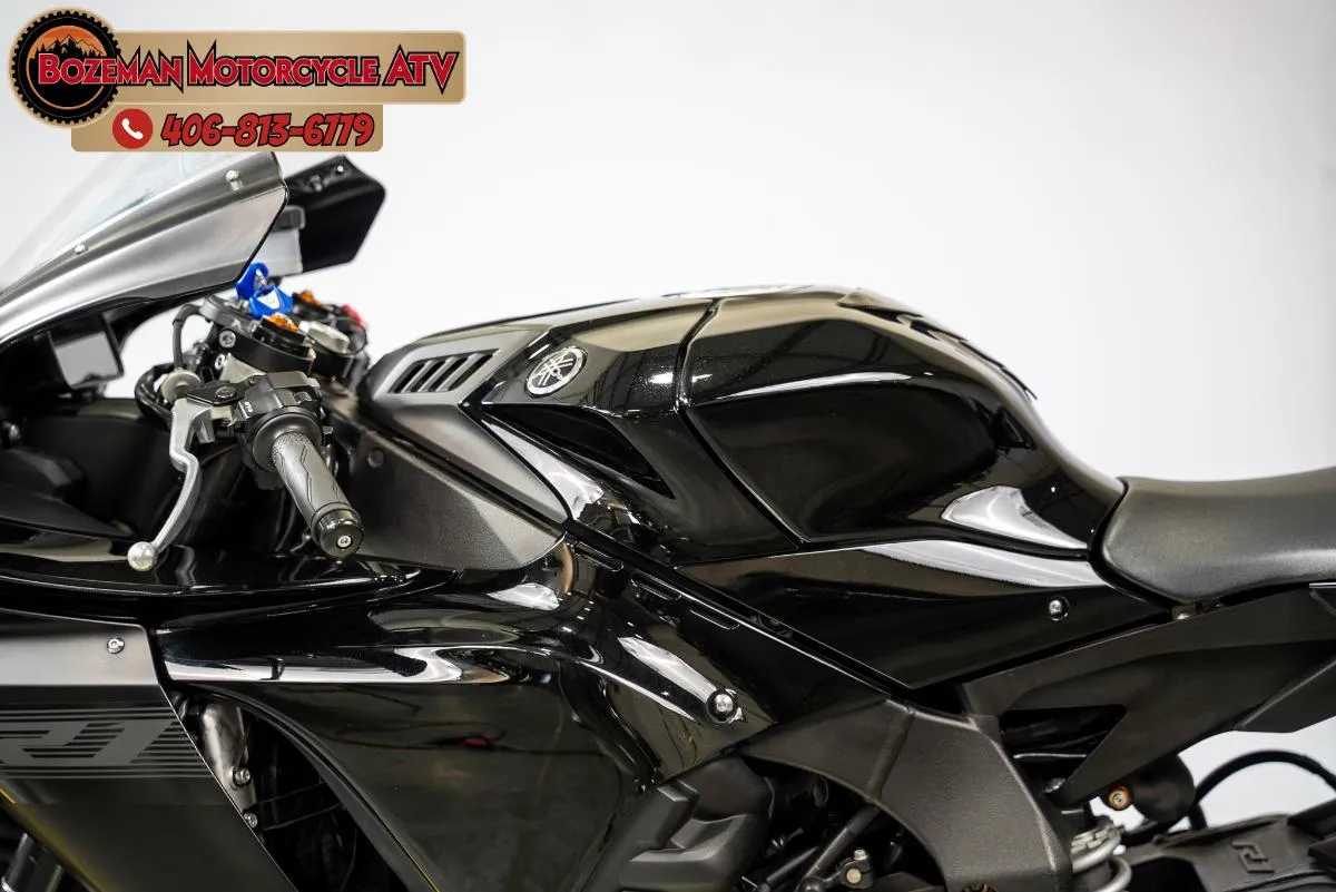 2021 YAMAHA YZF-R1