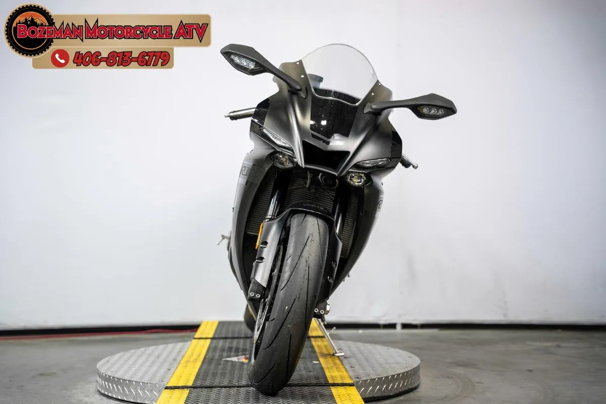 2021 YAMAHA YZF-R1