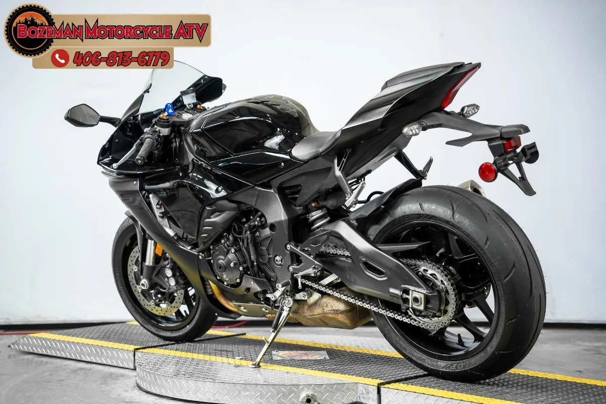 2021 YAMAHA YZF-R1