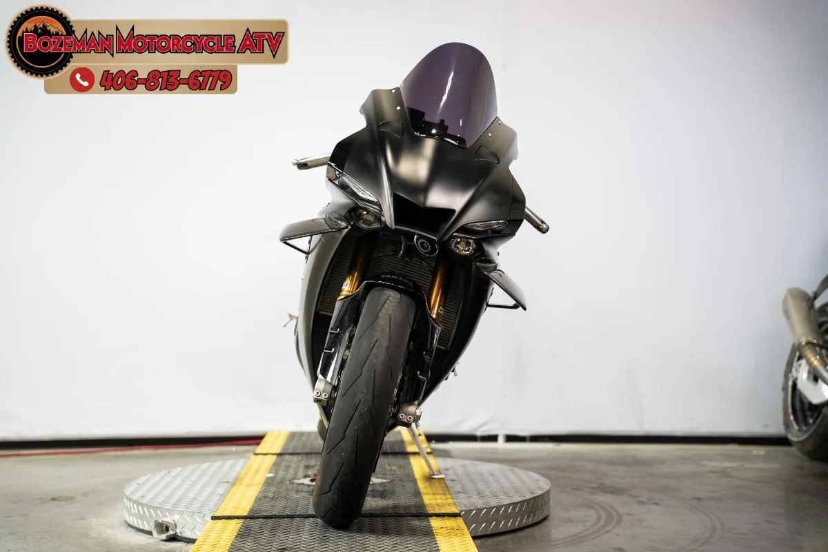 2025 YAMAHA YZF-R1