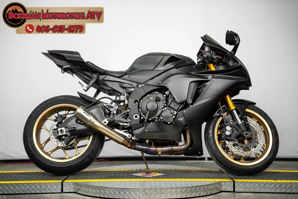 2022 YAMAHA YZF-R1