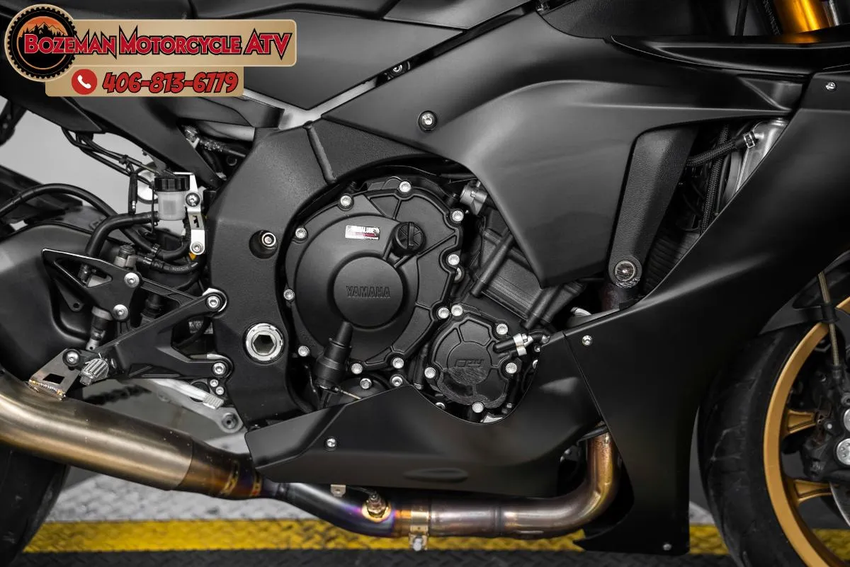 2022 YAMAHA YZF-R1