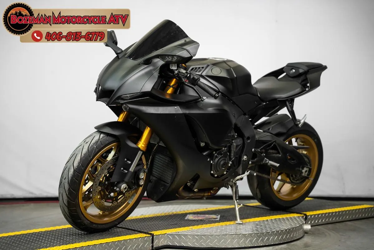 2022 YAMAHA YZF-R1