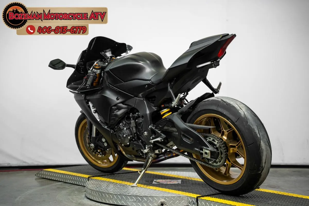 2022 YAMAHA YZF-R1